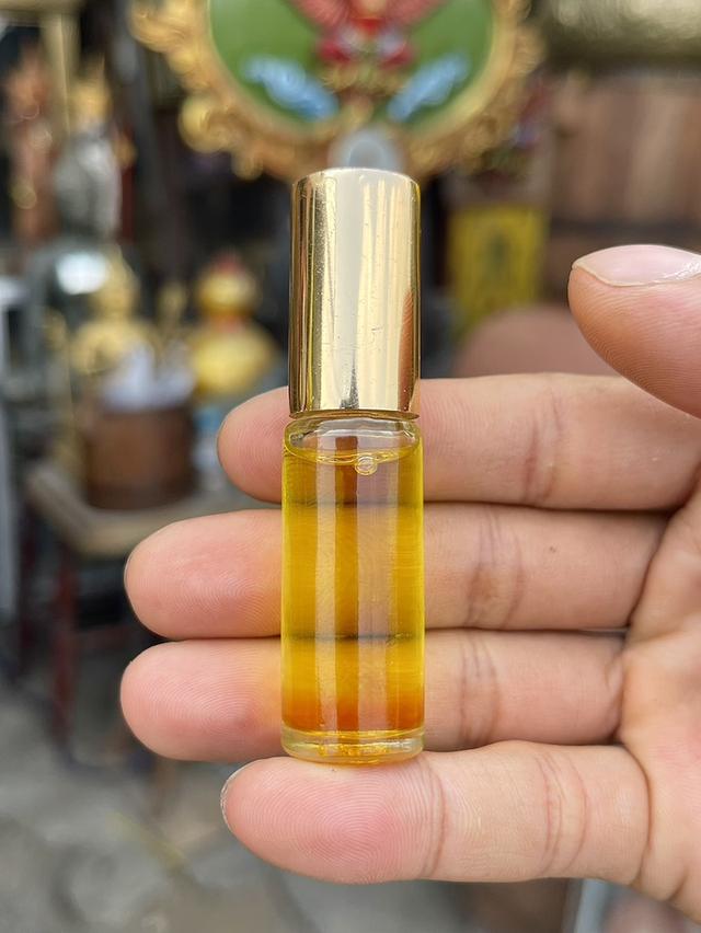 น้ำมันมหาสิทธิโชค อาจารย์เฮง ไพรวัลย์ น้ำมันมหาเสน่ห์ น้ำมันว่านสมุนไพร น้ำมันกฤษณา รูปที่ 2