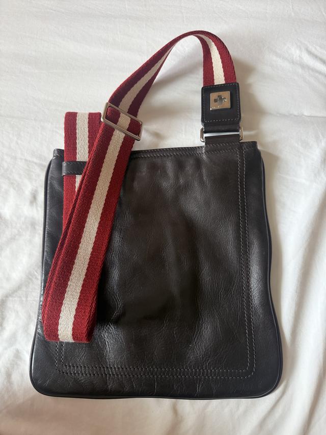 กระเป๋าสะพายชาย Bally แท้(made in Italy) สภาพสวยๆ