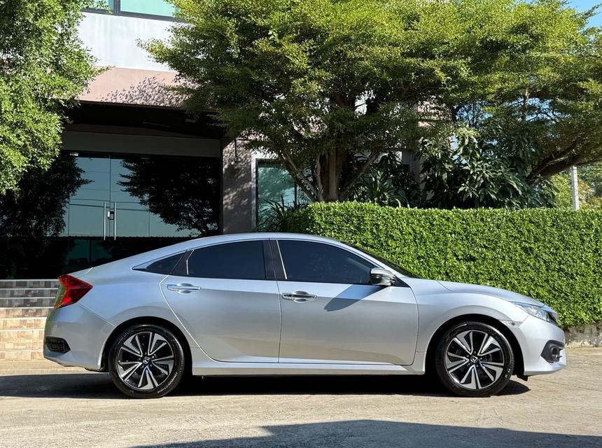 2018 HONDA CIVIC FC 1.5 TURBO รถมือเดียวออกป้ายแดง รถวิ่งน้อย เข้าศูนย์ทุกระยะ รถไม่เคยมีอุบัติเหตุครับ รูปย่อยที่ 2