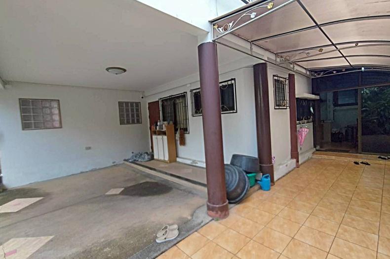 บ้านเดี่ยว เนื้อที่ 58.4 ตร.ว. หมู่บ้าน บ้านไทยดอนเมือง (ซอยเดชะตุงคะ 1) ถนนวิภาวดีรังสิต แขวงสีกัน เขตดอนเมือง 4