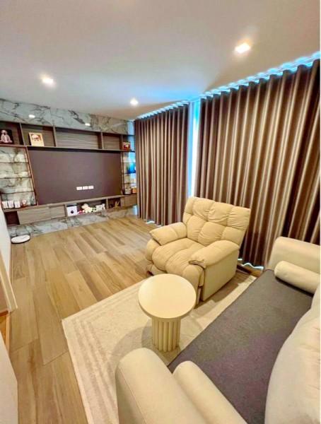 พร้อมเฟอร์ฯบิวท์อินครบ ARL บ้านทับช้าง 900 ม.เฉลิมพระเกียรติ ร.9 87-91 ให้เช่าทาวน์โฮมหรู 3 ชั้น 2นอน 4น้ำ 20ตร.ว. 240ตร 3