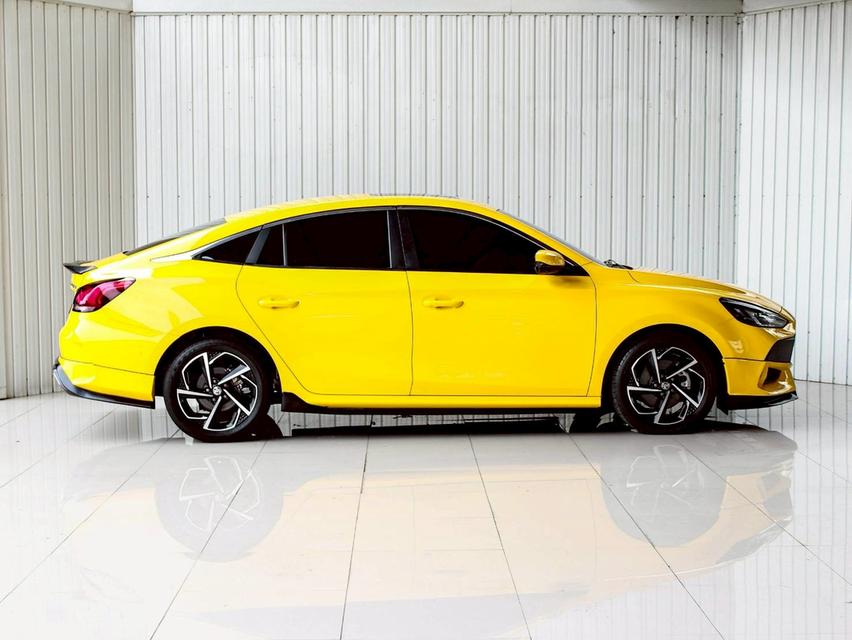MG 5 1.5 X SUNROOF ปี 2022 โฉม ปี21-ปัจจุบัน สีเหลือง เครื่องเบนซิน เกียร์ Auto ไมล์แท้เพียง 68,979 km.