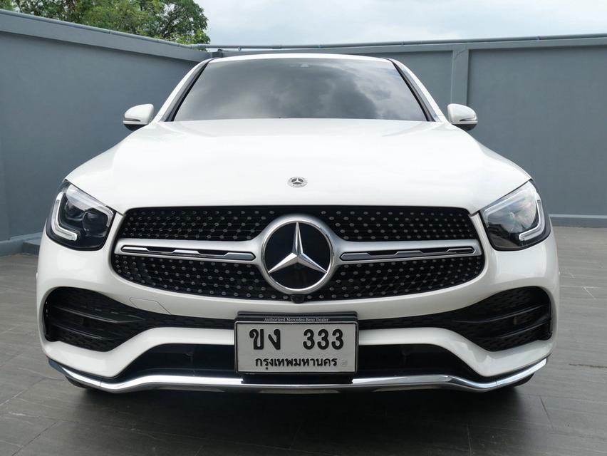 Benz GLC300e Coupe AMG 2021 สีขาว รถออกปี21 แท้ รถมือเดียว หลังคาแก้ว รูปย่อยที่ 2