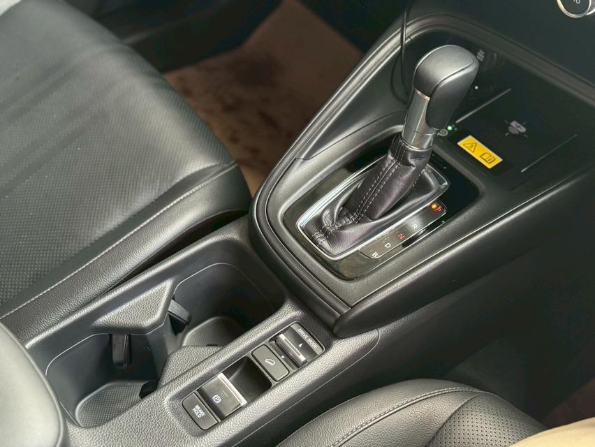 HONDA HRV Wagon 4dr E:HEV E-CVT FWD 1.5i (Hybrid) Y23 สีดำ ออโต้ 14