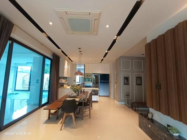 ขายบ้านเดี่ยว 3 ชั้น  Private Nirvana Residence ขนาดที่ดิน 70 ตารางวา พื้นที่ใช้สอย 370 ตารางเมตร หลังมุม ตกแแต่งพร้อมอยู่ 4 ห้องนอน 5 ห้องน้ำ  20