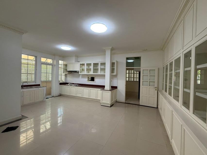 ขายบ้านหรู หมู่บ้านแกรนด์โมนาโค ถนนเลียบวงแหวนกาญจนาภิเษก ใกล้เมกะบางนา 9