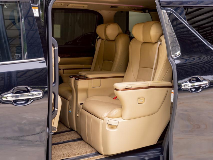 Toyota Alphard 2.5L GF Hybrid ปี 2022 13