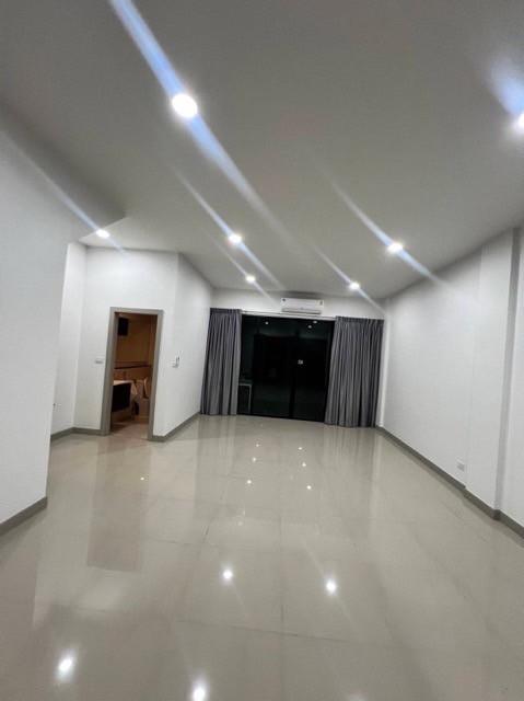 ให้เช่าโฮมออฟฟิศ  4 ชั้น โครงการ Premium Place เกษตร-นวมินทร์ ติดถนนสุคนธสวัสดิ์ เหมาะทำสำนักงาน คลินิกทันตกรรมหรือคลินิกเสริมความงาม 4