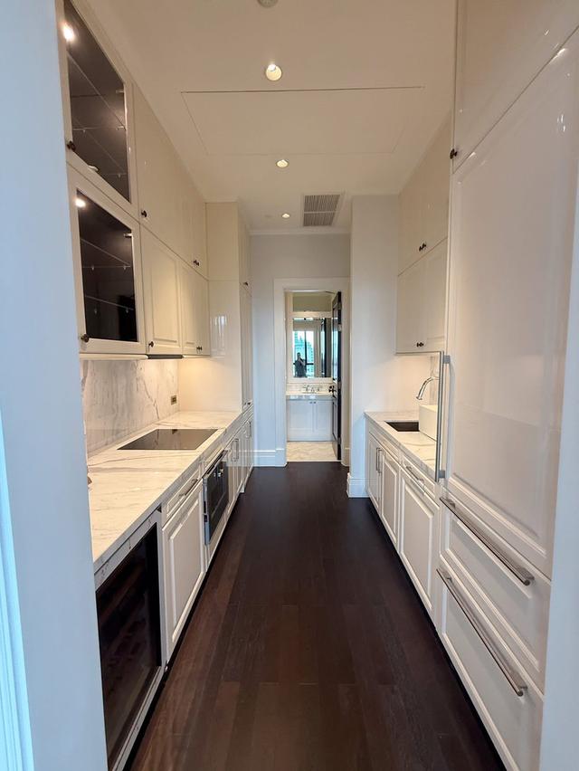Ultra Luxury 2 Bedroom unit on Wireless Road. 7