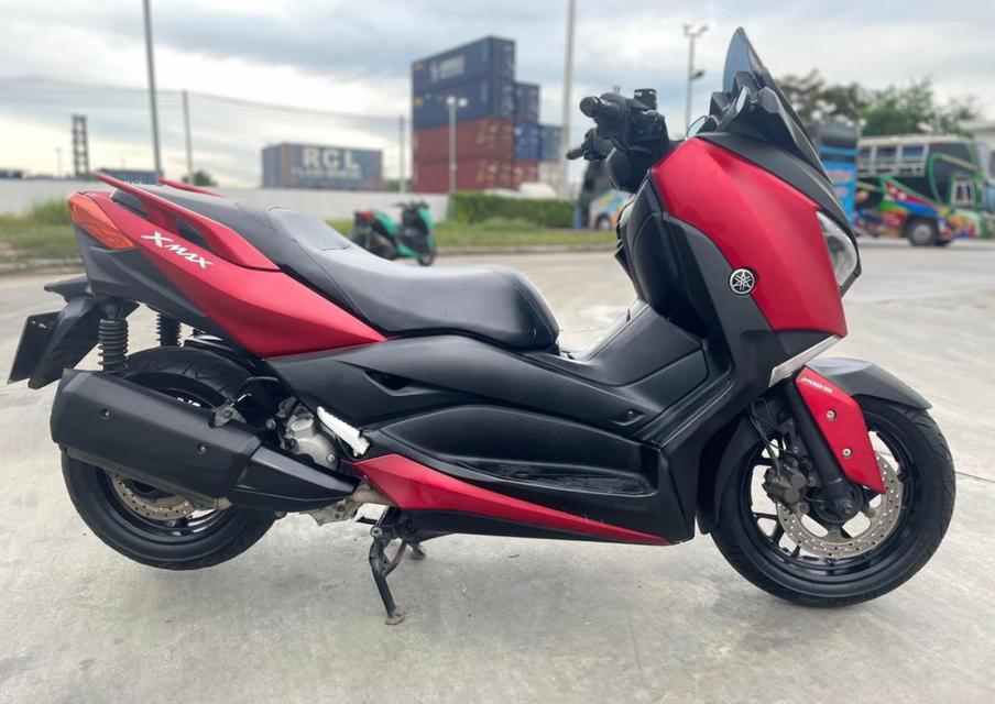 Yamaha XMAX สีแดง 3