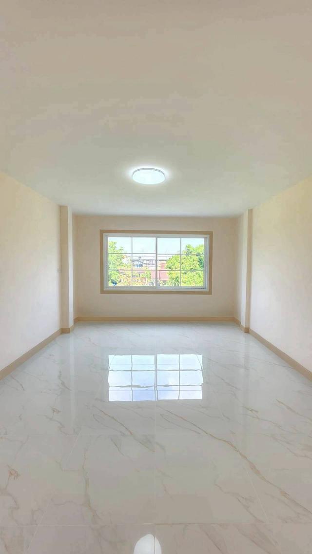 หมู่บ้านธารทอง2  ซอยวัดลาดปลาดุก ทาวน์เฮาส์ 2 ชั้นหลังมุม หน้าบ้านหลังบ้านไม่ชนใคร ห่างจากปากซอยวัดลาดปลาดุกเพียง 1 กม. 15