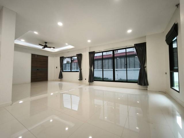 บ้านเดี่ยว 2 ชั้น หมู่บ้าน สินทรัพย์นคร พุทธมณฑลสาย 2 เขตบางแค กรุงเทพฯ รีโนเวทใหม่ทั้งหลัง ดีไซน์โมเดิร์น 4