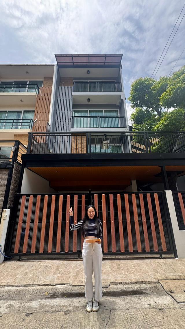 🔥 ขาย โฮมออฟฟิศ 4 ชั้น ถนนนาคนิวาส ลาดพร้าว 71 | ต่อเติมลงเสาเข็มทั้งหลัง เหมาะกิจการ+พักอาศัย ราคา 10.9 ล้าน   📍 ทำเล: ถนนนาคนิวาส ลาดพร้าว 71 ขาด 2