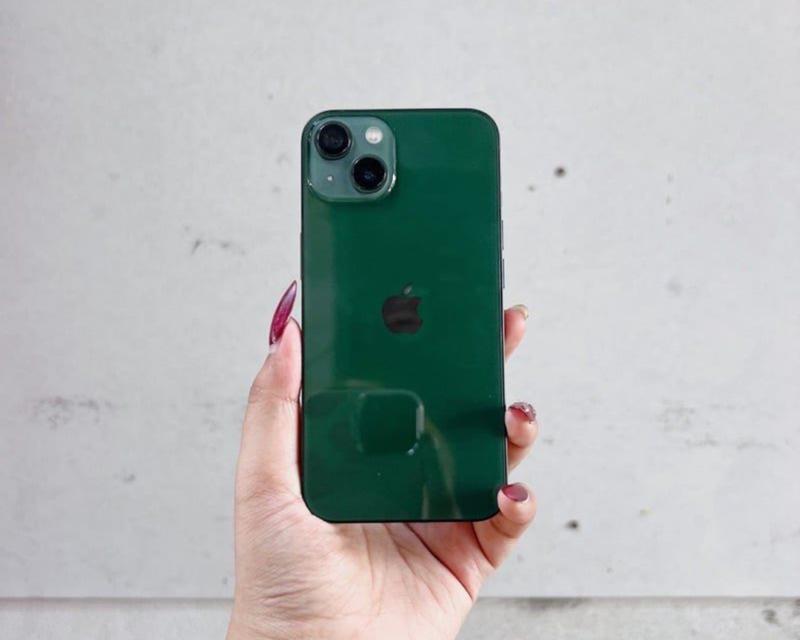 iPhone 13 สีเขียวเหนี่ยวทรัพย์ 2