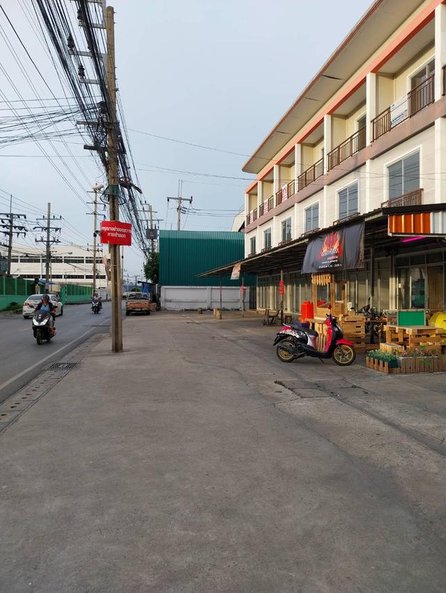 อาคารพาณิชย์ 3 ชั้น 4 ห้องนอน 3 ห้องน้ำ โครงการพระปิ่นสวนส้ม 2