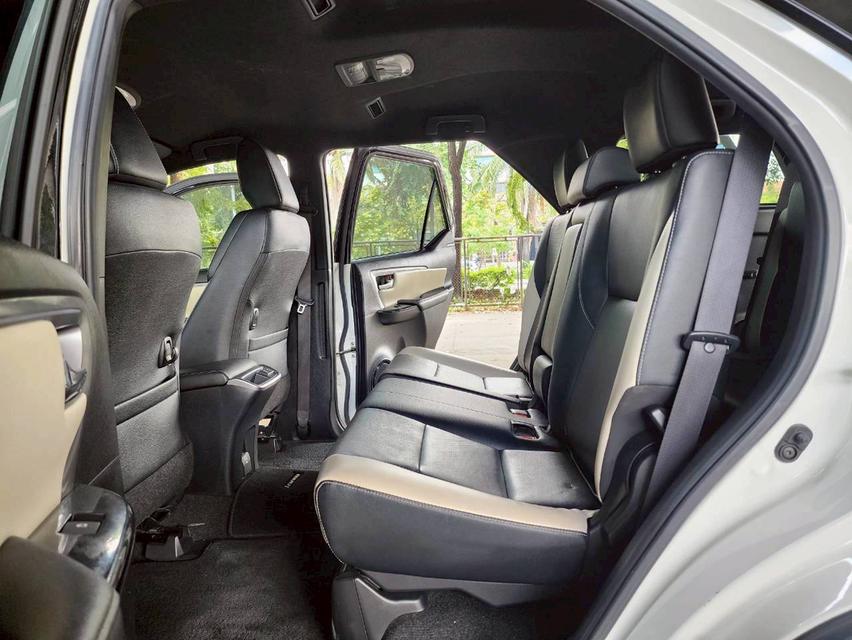 ขายรถ Toyota Fortuner 2.8 Legender 4WD ปี 2022 สีขาว เกียร์ออโต้ 13