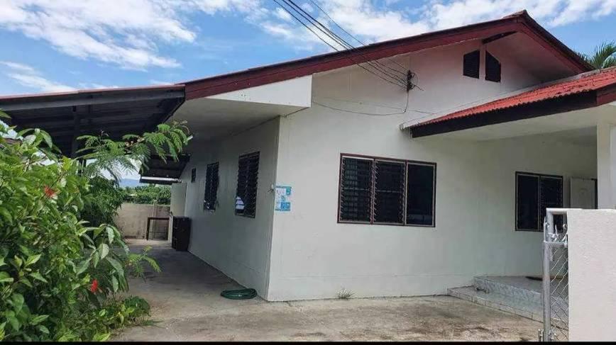 ขายบ้านพร้อมที่ดิน ใกล้สนามบิน เนื้อที่ 65.8 ตารางวา หลังใหญ่ 1 หลัง หลังเล็ก 1 หลัง 3