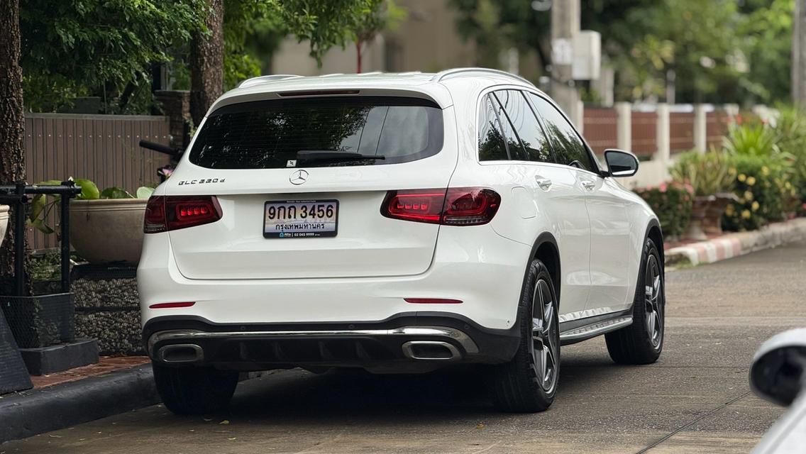 BENZ GLC220d AMG Dynamic ปี 2022 รถมือเดียว ดีเซลตัวท็อป AMG รถสวย ออปชันแน่น SUV หรู ขับดี ประหยัด ใช้งานได้ยาวๆ รูปที่ 2