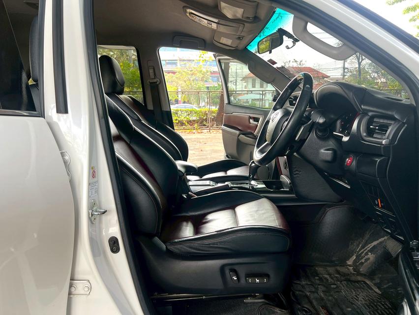 ขายรถ Toyota Fortuner 2.8 TRD ปี 2019 สีขาว เกียร์ออโต้ รูปที่ 9