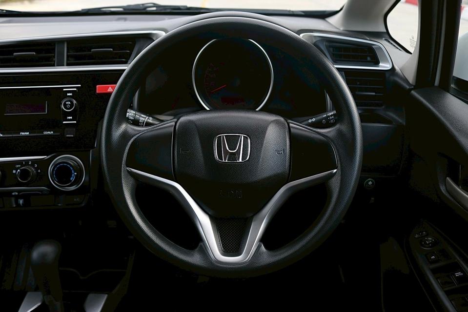 Honda Jazz 1.5S AT สีขาว ปี 2016 13