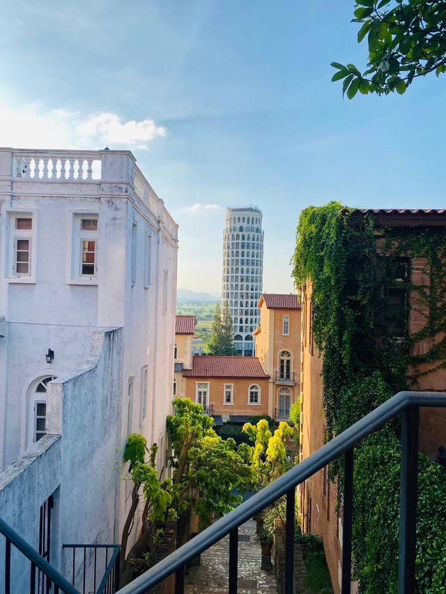 ขายบ้านพักตากอากาศเขาใหญ่ โครงการ ดิไอรี่ The Eyrie (ติดทอสคาน่า) 5 ห้องนอน พร้อมดาดฟ้าเทควิวอุทยานแห่งชาติเขาใหญ่ สนามกอล์ฟToscana เหมาะไว้พักผ่อนลงท 4