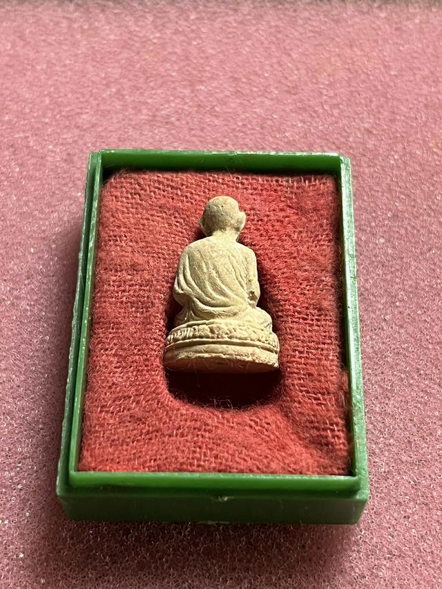 พระผงลอยองค์ หลวงพ่อเกษม เขมโกปี 31 พร้อมกล่อง 2