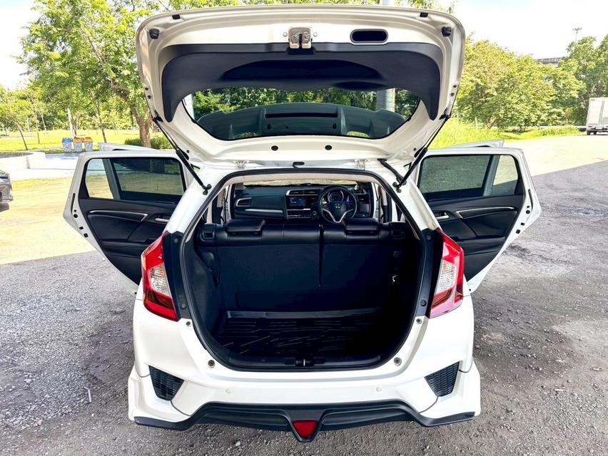 Honda jazz 1.5SV ปี 2017 รถบ้าน สภาพสวย ไม่เคยชน ไม่เคยติดแก๊ส 3