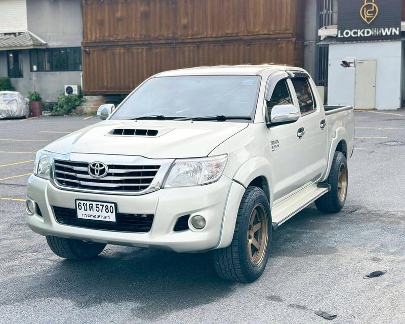 Toyota Vigo 3.0G Double Cab เกียร์ Auto สีบรอนซ์ทอง ปี 2012