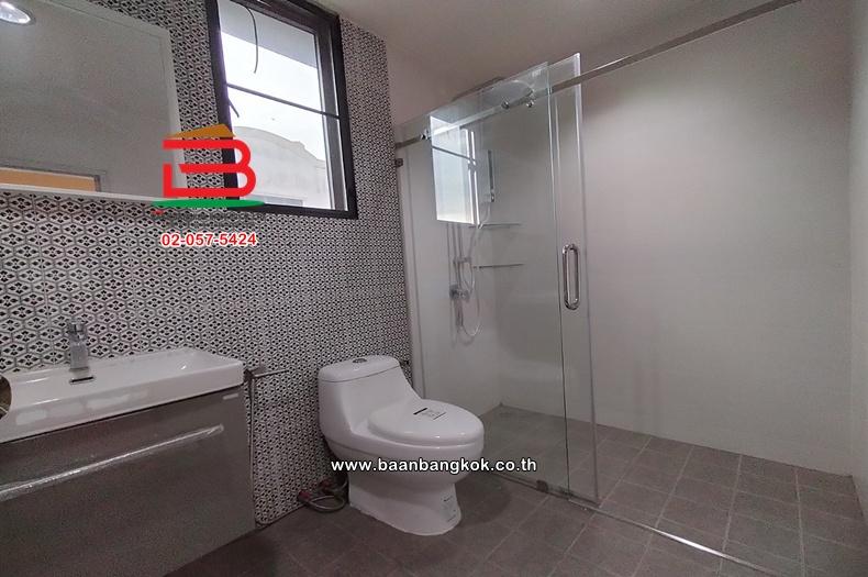 ขาย/เช่า ตึกออฟฟิศ 2คูหา 5.5 ชั้น (หลังริม) เนื้อที่ 41.5 ตร.ว. ซอยรามอินทรา 15 แขวงอนุเสาวรีย์ เขตบางเขน 11