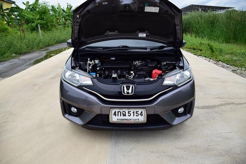 ขับสนุกวัยรุ่นชอบ / ฟรีดาวน์ HONDA JAZZ 1.5SV โฉมGK สีเทากัล /ออโต้ จอทัสกรีน เบาะหนังแท้ ครูสคอลโทล พุตสต๊าท /ประหยัดน้ำมัน /กล้องหลัง โทร0957401220 5