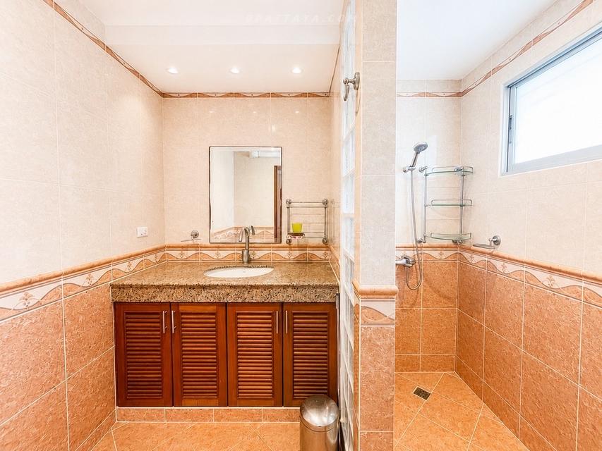 For Sale / For Rent — Pool House at View Point Village, PattayaSingle detached house for sale and rent at View Point Village, Pattaya. Spacious 12