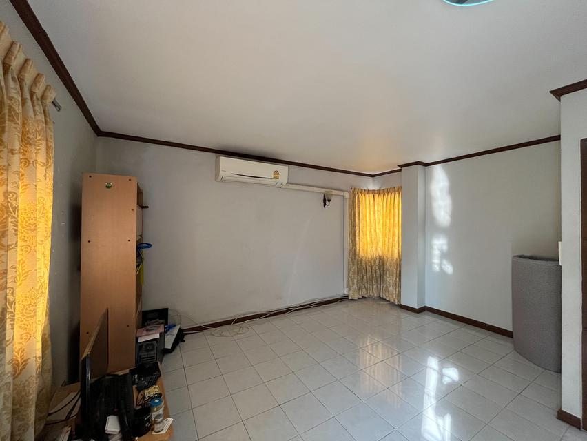 ขายถูก ทาวน์เฮ้าส์ 4 ชั้น บ้านสวนซื่อตรง ลาดพร้าว 87 ซอยประดิษฐมนูธรรม ซ. 10 ถนนเลียบทางด่วนรามอินทรา เขตวังทองหลาง กทม. 11