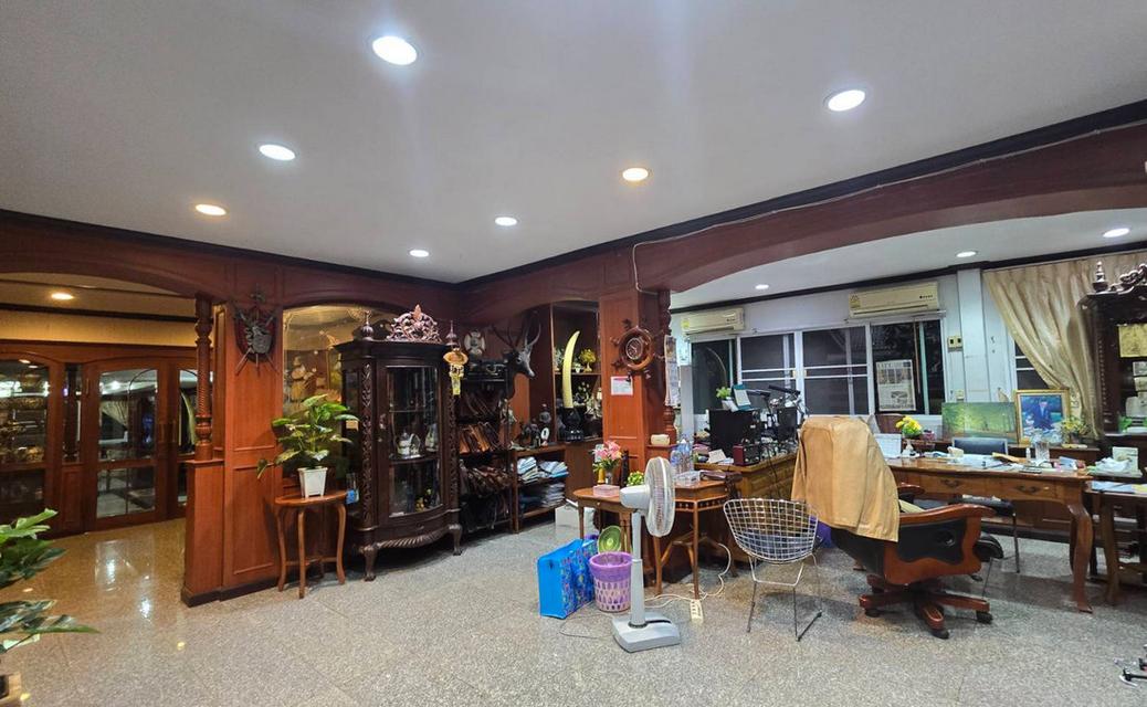 หมู่บ้านชัยพฤกษ์ รามอินทรา ถนนสุขาภิบาล 5 เขตบางเขน บ้านเดี่ยวแปลงมุม 242 ตร.วา 5 ห้องนอน 7 ห้องน้ำ จอดรถ 9 คัน ใกล้รถไฟฟ้าสีชมพู สถานีวัชรพล 6