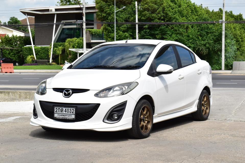 Mazda2 ปี2013 สีขาว เครื่อง1.5 เบนซิน ไมล์แท้ๆ96,000 รูปที่ 5