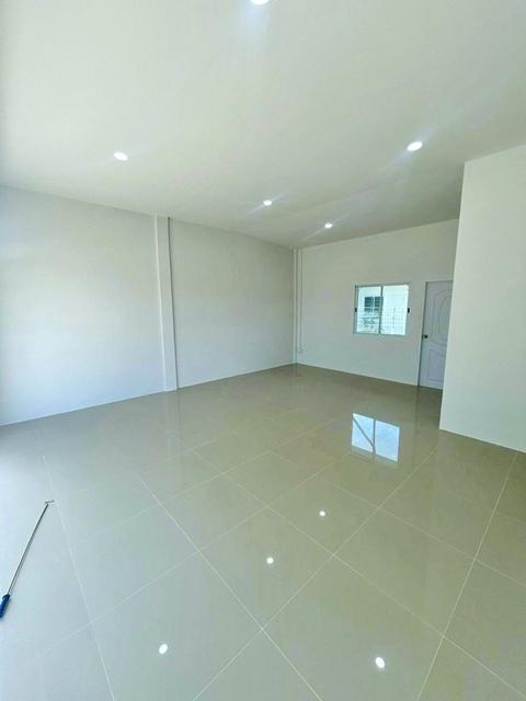 ทำเลติดถนน ศาลากลาง ฉะเชิงเทรา 400 ม.ให้เช่าตึกแถว 1 ชั้น 35 ตร.ม. ใกล้ศูนย์ราชการ เมืองแปดริ้ว 2.8 กม. 2