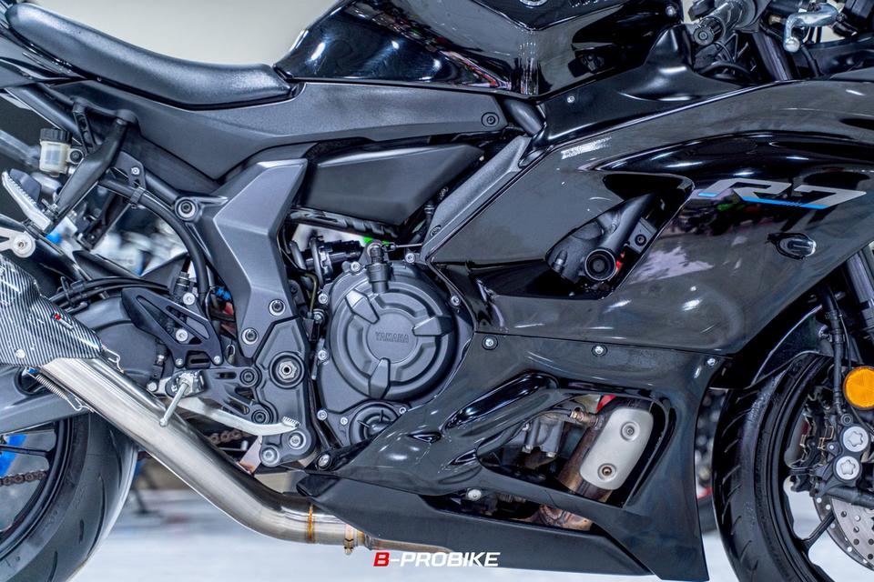 YAMAHA R7