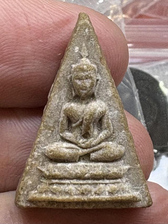 พระนางพญา หลังยันต์เฑาะ วัดบ่อวิน ชลบุรี พ.ศ.๒๕๑๖ หลวงปู่ทิม วัดละหารไร่ ปลุกเสก เนื้อผงน้ำมัน สวยครับ