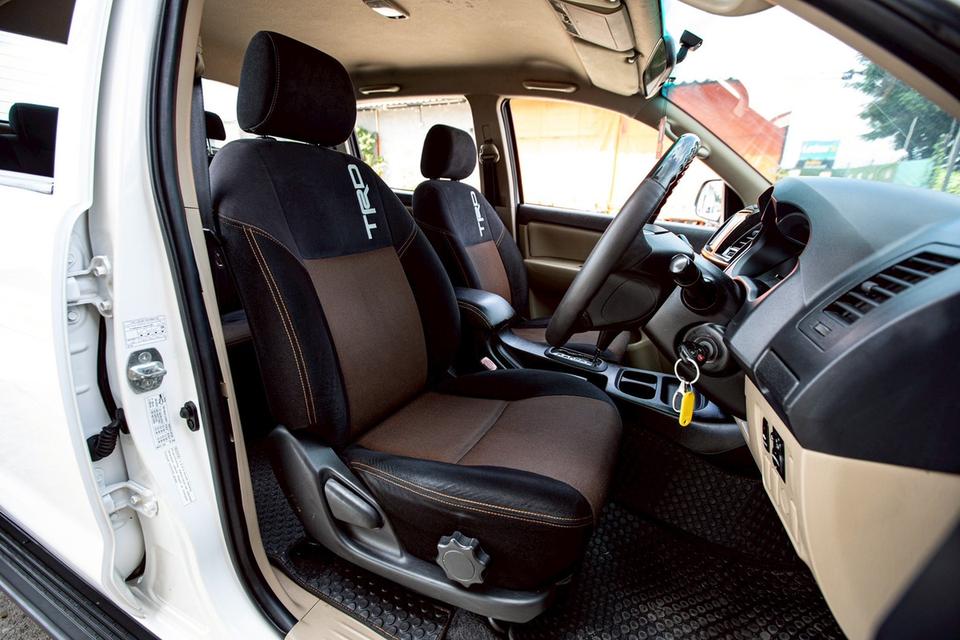 Toyota Vigo Prerunner 2.5E TRD Double Cab เกียร์ Auto ปี 2013 สีขาว 11