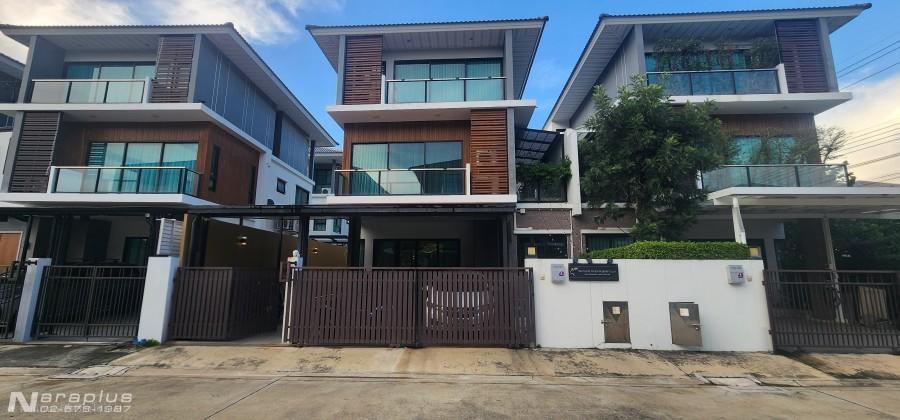 69100608 : ขายบ้านแฝดหรู 3 ชั้น บิวท์ทั้งหลัง ตกแต่งเหมือนบ้านตัวอย่าง ขนาด  42 ตารางวา โครงการศุภาลัย เอสเซ้นส์ ลาดพร้าว 107 1