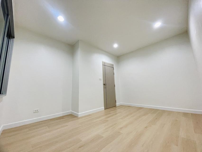 ทาวน์เฮาส์  กรุงเทพ กรีฑา7 15