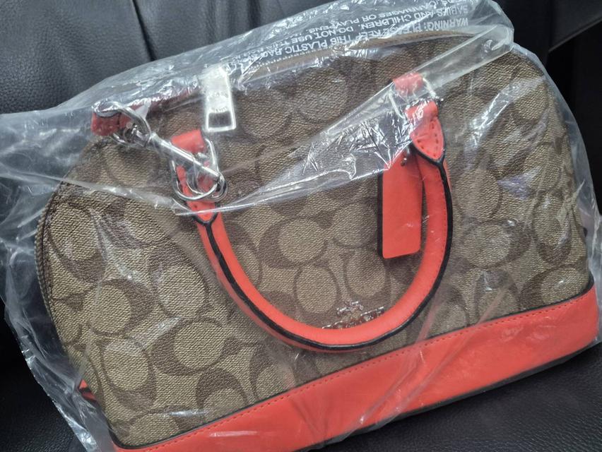 กระเป๋าสะพายยี่ห้อcoach รูปที่ 2