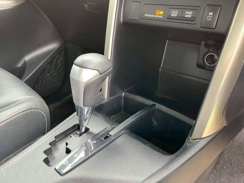 ไก่TOYOTA INNOVA CRYSTA เครื่อง2.8cc. รุ่น PREMIUM AUTO ปี 2022  9