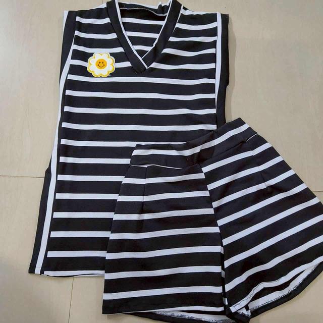 Set 2 ชิ้น เสื้อ+กางเกง ลายริ้ว งานแต่งอะไหล่ดอกไม้น่ารักมากเซ็ตละ 169.- อกได้34-40 ตึงสุด42 เสื้อยาว26กางเกง เอวก่อนยืด 22-36สะโพกยืดได้