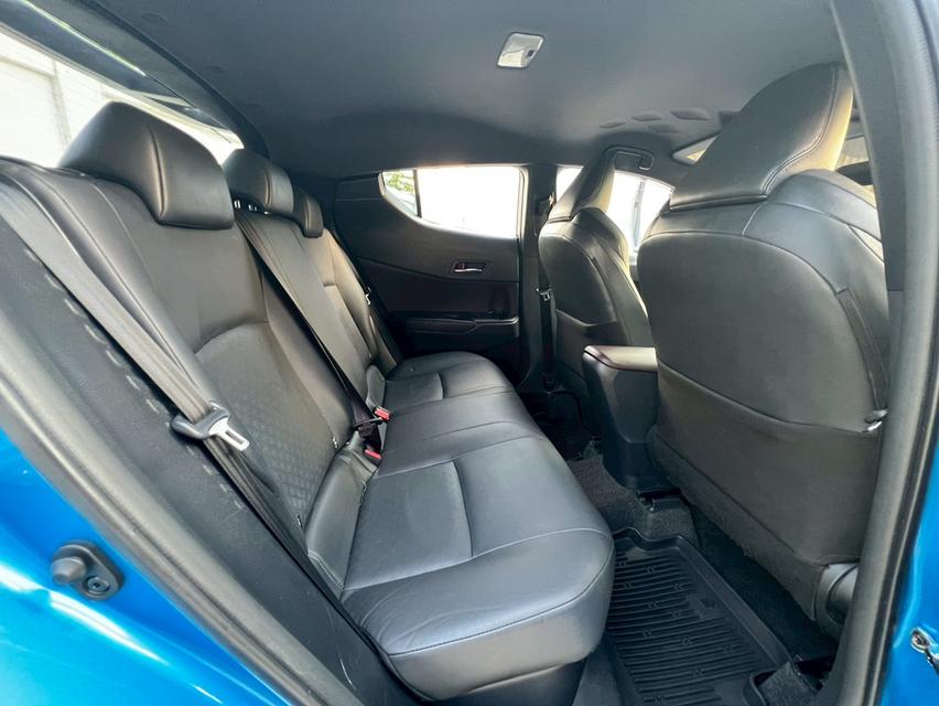 ปี 2019 TOYOTA CHR, 1.8 HV Midโฉม ปี17-ปัจจุบัน หลังคาทูโทนสีน้ำเงิน เบนซิน/ไฮบริด มือเดียวป้ายแดง รูปที่ 8