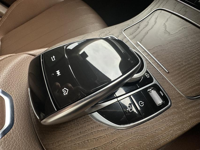 Mercedes Benz E350e Exclusive  13
