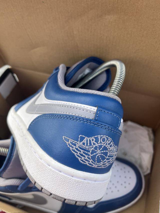 รองเท้า Nike AIR JORDAN 4
