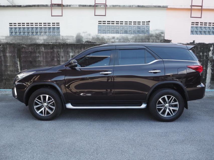 TOYOTA FORTUNER 2.4 V 4WD ปี 2019