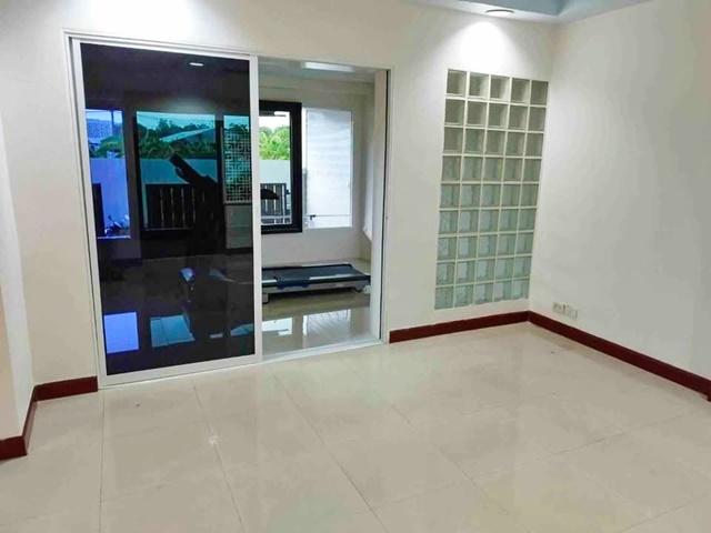 ซอย ศรีนครินทร์ 41-49 ประเวศ ทาวน์โฮมให้เช่า 3 ชั้น 20ตรว. 220 ตร.ม. รถไฟฟ้าสายสีเหลือง ศรีนครินทร์ 38 800ม. 4-5นอน 2
