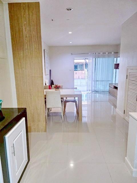 รร.เตรียมน้อม 475.ม สุขาภิบาล 3 วงแหวนตะวันออก ให้เช่าทาวน์เฮาส์หรู 3 ชั้น ถนนรามคำแหง 140–146 3นอน 3น้ำ MRTสัมมากร 700 7