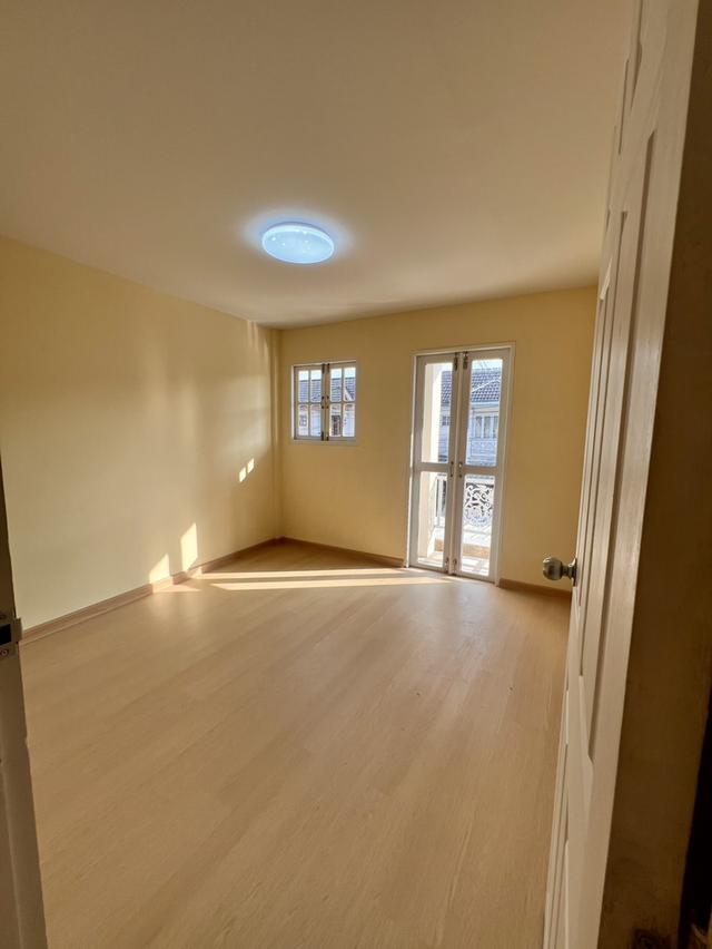 ทาว์เฮาส์ 4 นอน 3 น้ำ ติดถนนติวานนท์ ตรงข้าม ร.ร.พระหฤทัยนนท์บุรี 20